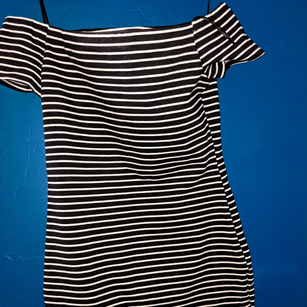 Authentic G by Guess Striped Off the Shoulder Bodycon - Picture 2 of 15